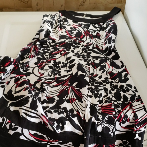 Dress - Picture 2 of 3